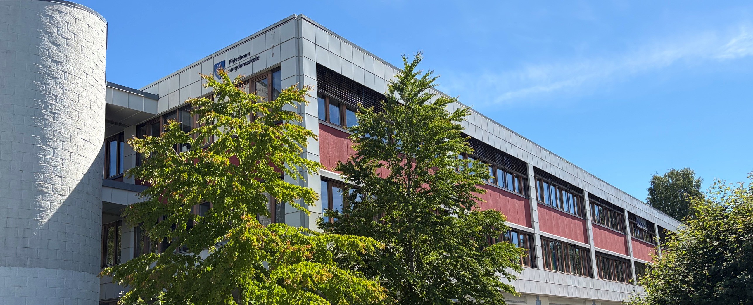 Fløysbonn ungdomsskole utenfra