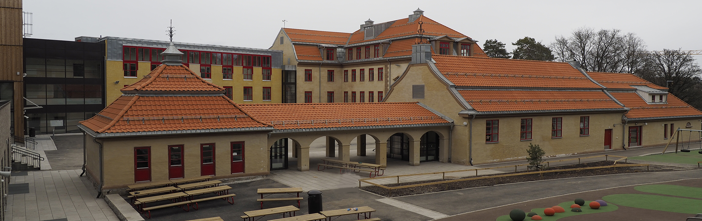 Kolbotn skole sett utenfra